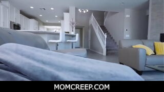 MomCreep – Emily Addison Stepmommy Sucking And FUCKING On Couch